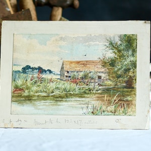 Antikes Original Landschaftsgemälde. Aquarell schweres Papier/leichte Karte. Ländliche Szene. Scheune. Fluss. Gealtert. Guter Vintage Zustand.