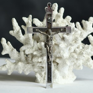 Antikes französisches Kruzifix. Ebenholz + Silber. Brustkreuz. Jesus Figur. Kreuzigung. Christlich. Versilbert. Katholisch. Ca. 1900.
