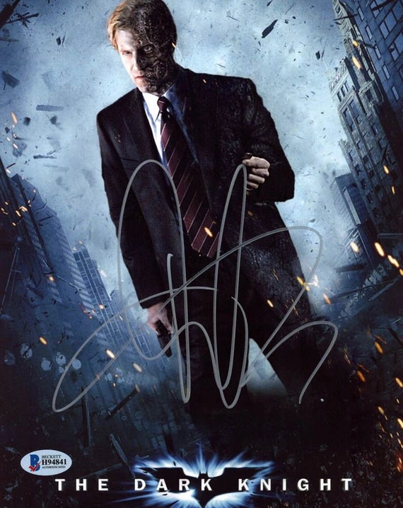 Aaron Eckhart Signed "The Dark Knight" 8x10 Photo (Beckett COA) Harvey Dent / Two-Face