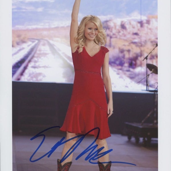 Gwyneth Paltrow Signed "Country Strong" 8x10 Photo (JSA COA) Kelly Canter