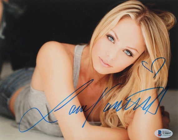 Laura Vandervoort Signed 8x10 Photo (Beckett COA)
