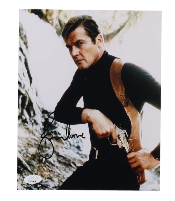 Roger Moore (D. 2017)Signed "007" 8x10 Photo (JSA)