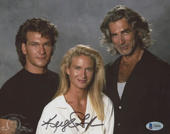 Kelly Lynch Signed "Road House" 8x10 Photo (Beckett COA) Dr. Elizabeth "Doc" Clay