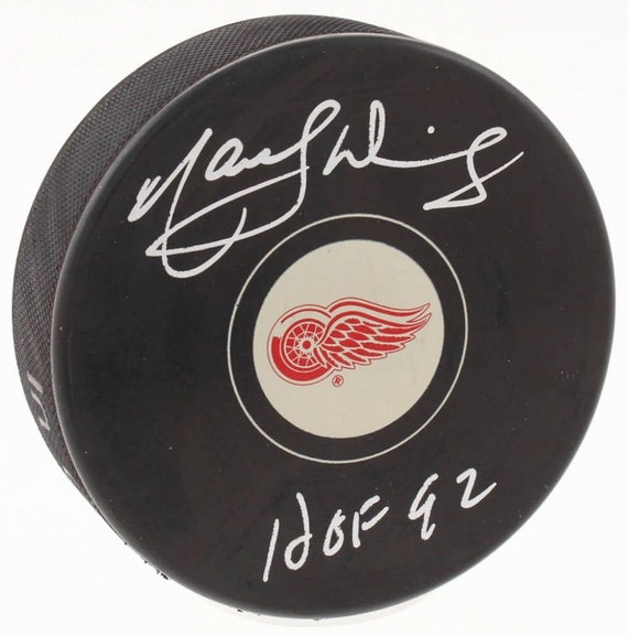 Marcel Dionne Signed Detroit Red Wings Logo Hockey Puck Inscribed "HOF 92" (MAB Hologram) 8x All-Star