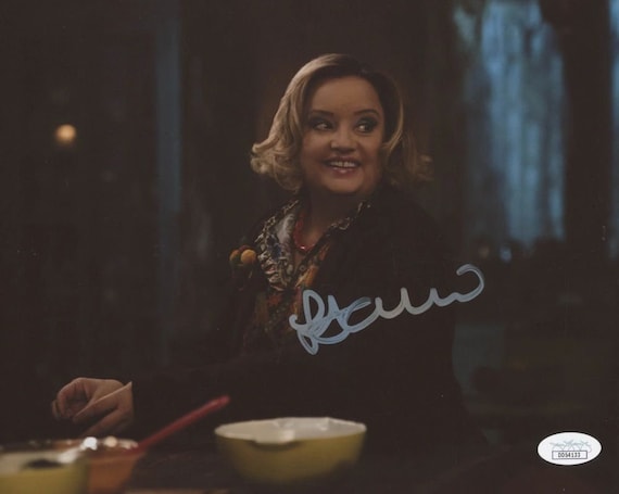 Lucy Davis Signed "Chilling Adventures of Sabrina" 8x10 Photo (JSA COA) Hilda Spellman