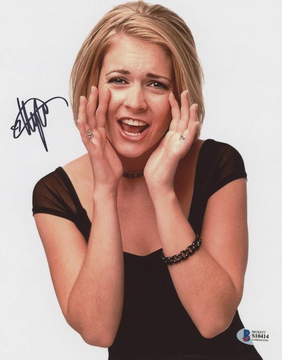 Melissa Joan Hart Signed 8x10 Photo (Beckett COA) Sabrina Spellman