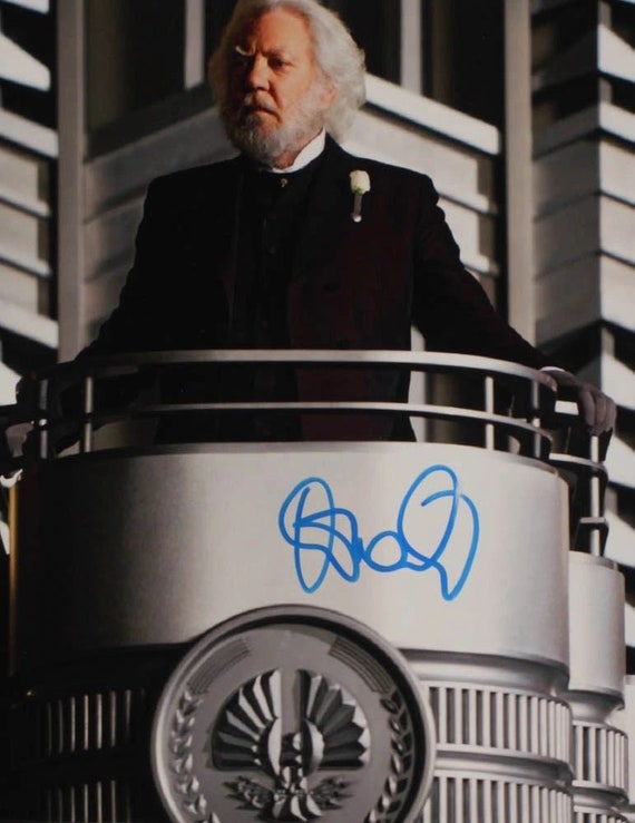 Donald Sutherland (D. 2024) Signed "Hunger Games" 11x14 Photo (AutographCOA COA)