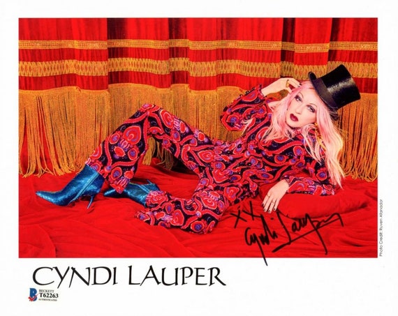 Cyndi Lauper Signed 8x10 Photo Inscribed "XX" (Beckett COA)