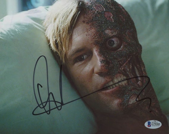 Aaron Eckhart Signed "The Dark Knight" 8x10 Photo (Beckett COA) Harvey Dent / 2-Face