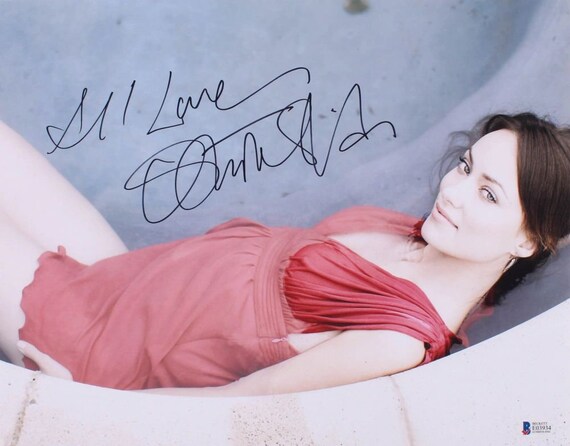 Olivia Wilde Signed 11x14 Photo Inscribed "All Love" (Beckett COA)