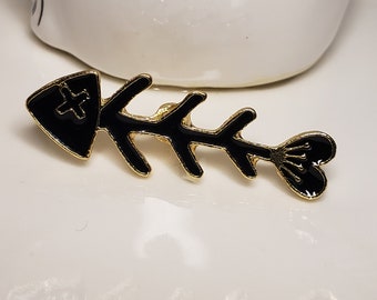 Black Fish Bone Esmalte Pin / lapel pin / pinback / Fish Pin