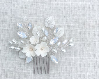 Wedding Hair Comb with Clay Flowers, Floral Bridal Hair Comb, white Flower Hair Comb