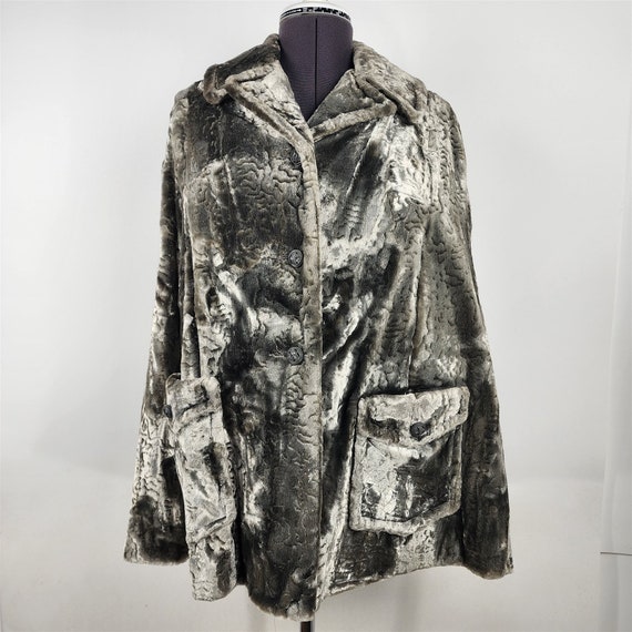 Vintage 1960s Betty Rose Gray Faux Fur Cape w/ Ar… - image 1