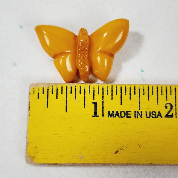 Vintage Carved Butterscotch Yellow Bakelite Butte… - image 5