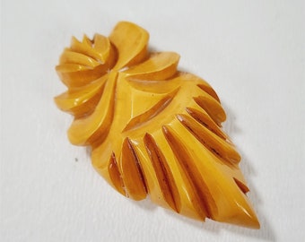 Vintage Butterscotch Bakelite Deep Carved Dress Lapel Clip