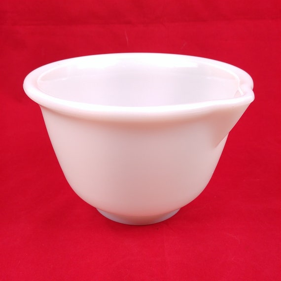 Vintage Pyrex White Glass Hamilton Beach Small Mixing Bowl w Pour Spout 6  1/4