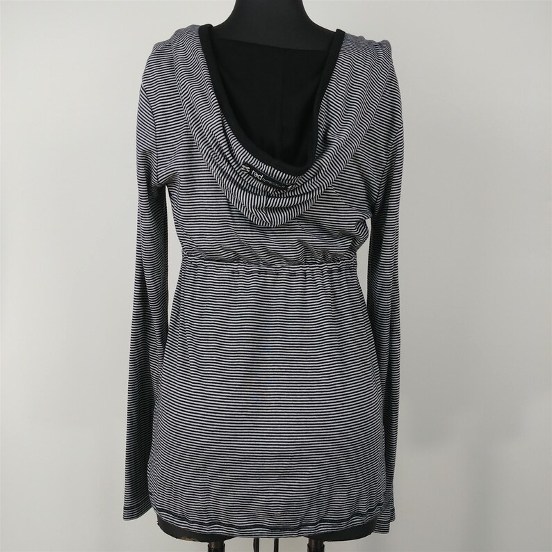 Red by Marc Ecko Black /& White Striped V-Neck Hooded Top Shirt Womens Size S