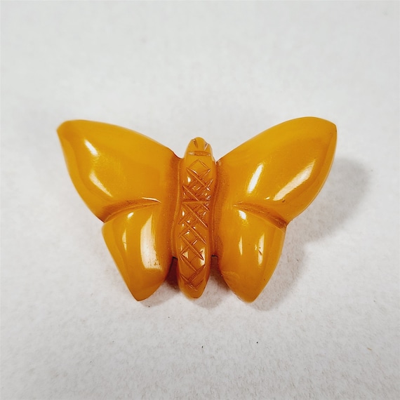 Vintage Carved Butterscotch Yellow Bakelite Butte… - image 1