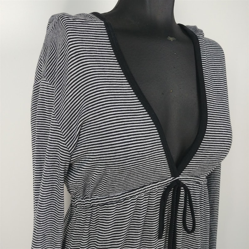 Red by Marc Ecko Black /& White Striped V-Neck Hooded Top Shirt Womens Size S