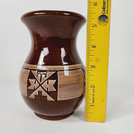 Six Nations Pottery vase Signed J S 1979 (DEB) Six Nations Pottery vase Signed J S 1979 (DEB)