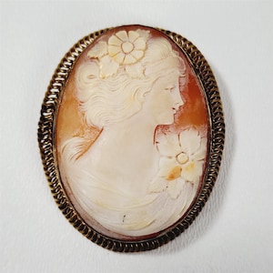 Antique Carved Shell Cameo Gold Brooch Pin Pendant