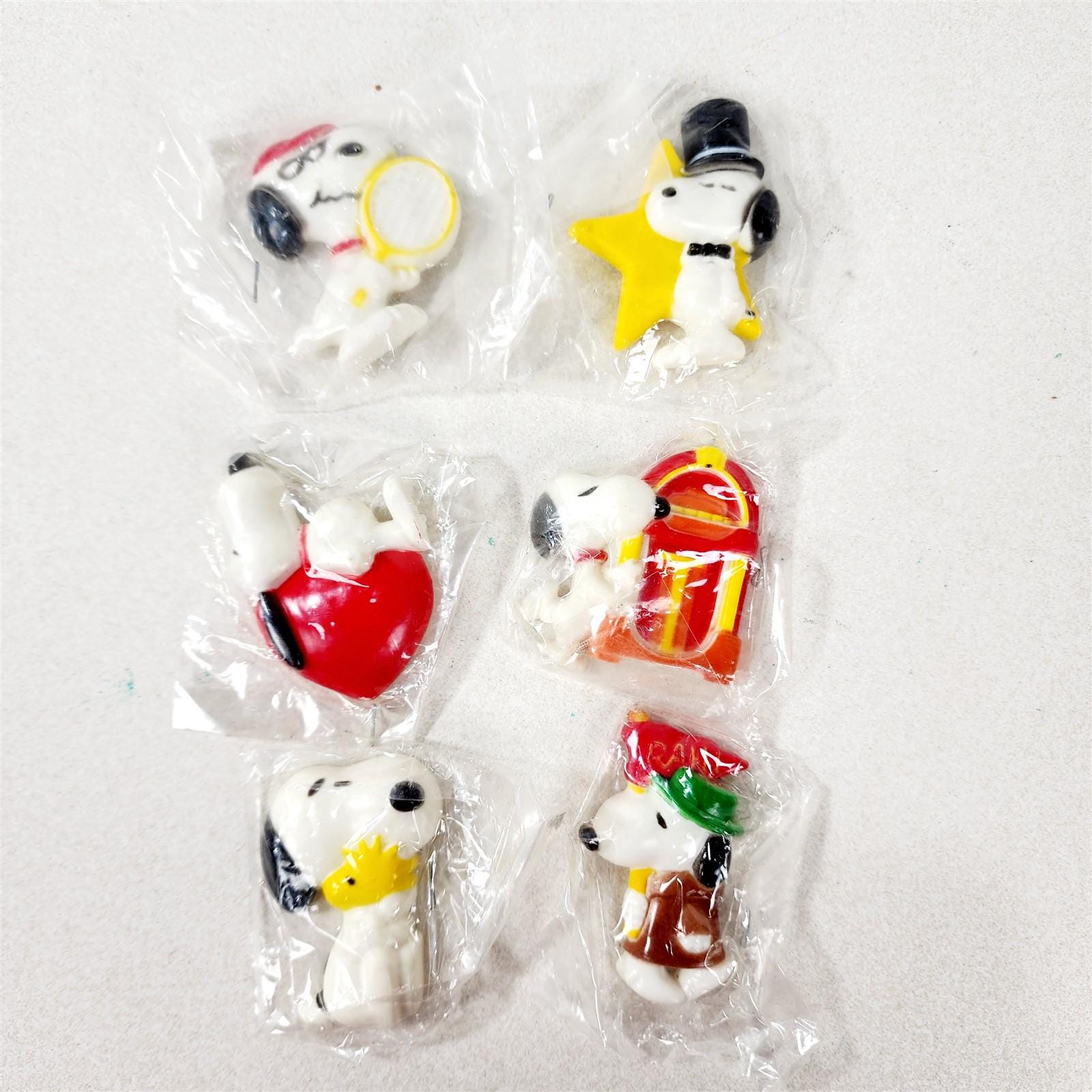6 Vintage Snoopy Refridgerator Magnets PLastic United Feature Syndicate NOS