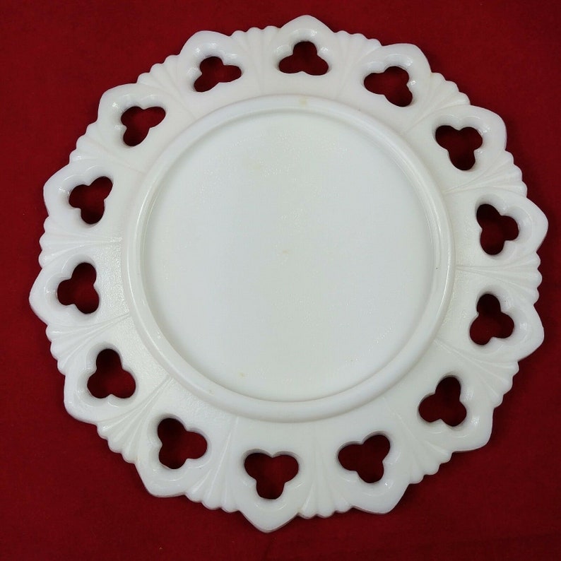 Kemple Girl Boy Silhouette Shell Club White Milk Glass 7 18 Plates 01