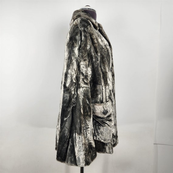Vintage 1960s Betty Rose Gray Faux Fur Cape w/ Ar… - image 8