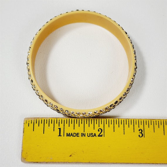 Vintage Yellow Rhinestone Bakelite Bangle Bracelet - image 7