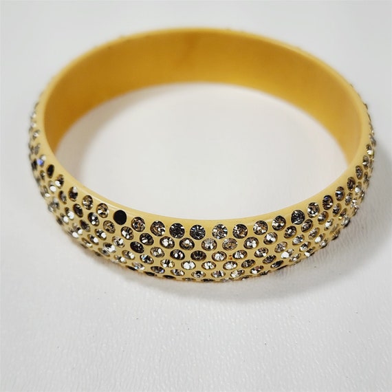 Vintage Yellow Rhinestone Bakelite Bangle Bracelet - image 4