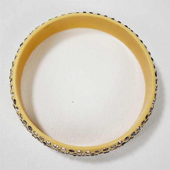 Vintage Yellow Rhinestone Bakelite Bangle Bracelet - image 5