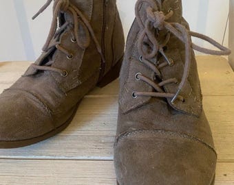 Botas de ante color topo, talla 38 UK 5