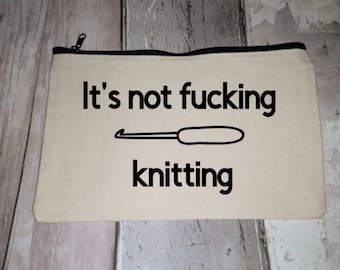 Estuche de crochet personalizado, estuche de agujas, accesorio de crochet. Regalo de crochet. Bolsa para guardar manualidades. Regalo para tu mejor amiga. Estuche divertido. Estuche de humor para adultos.