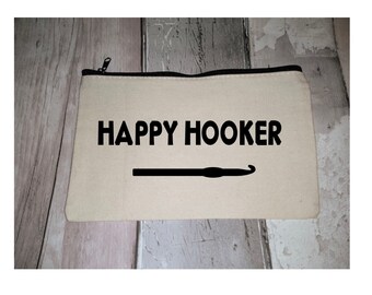 Estuche de ganchillo personalizado, estuche de almacenamiento Happy Hooker, regalo para mejor amiga, estuche de agujas, almacenamiento de manualidades con cremallera