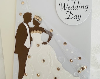 Biglietto di auguri di nozze dai genitori alla figlia, sposa bionda personalizzata con fiocco sull'abito e rose bianche, biglietto dalla madre o dal padre alla sposa - Italia