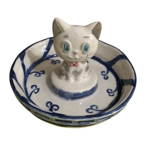 Handmade Ceramic Cat Ring Dish – Cute Blue and White Jewelry Holder, Kitty Trinket Bowl