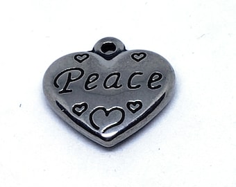 Corazón de 5pcs con paz de palabras, colgantes de acero inoxidable, plata antigua, encantos inspiradores