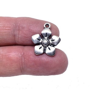 25Pcs. Sunflower Charms, Flower Tibetan Style  Pendants, Antique Silver, Pendant Finding Charms, Sunflower