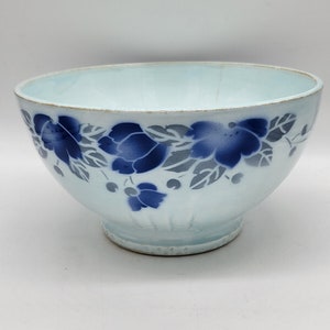 Vintage ceramic salad bowl style old blue bowl