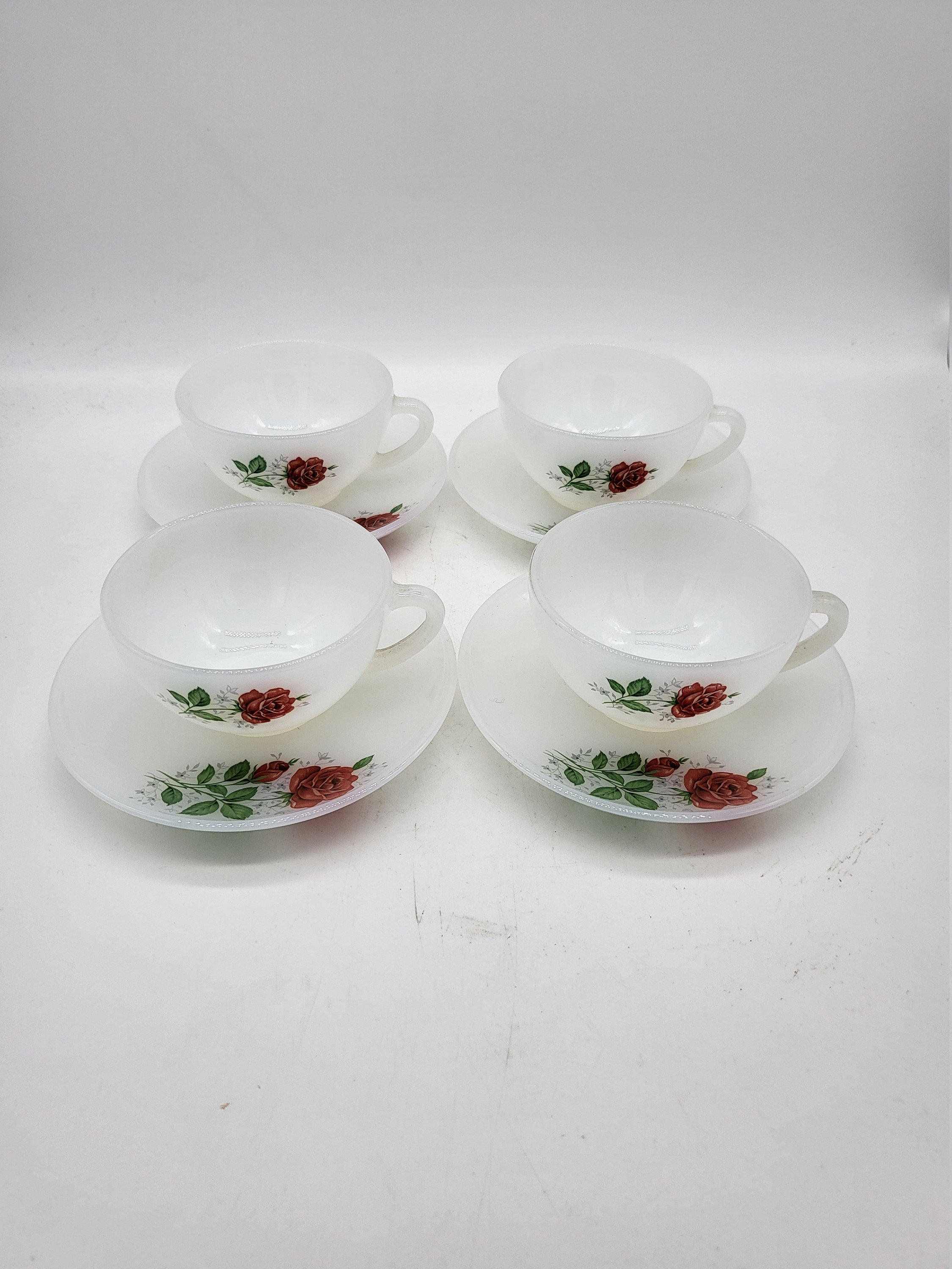 Lot 4 Tasses et Soucoupes en Opaline Vintage Arcopal Motif Fleurs Roses