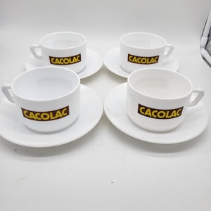 4 Tassen und Untertassen Arcopal Cacolac Vintage-Werbung hohes Modell