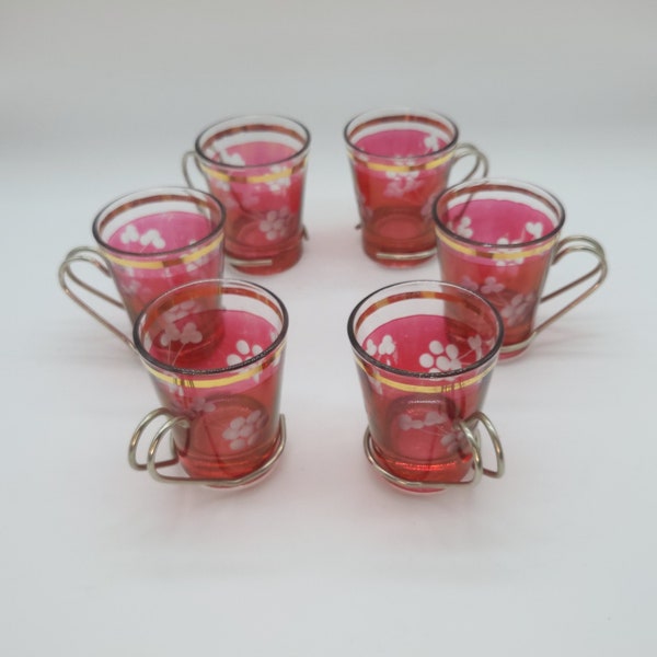 6 tasses en verre taillé rouge fleurs doré vintage métal