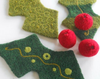 NEW! Knit HOLLY LEAF, leaf trivets, candle mats, winter and holiday table decor, set of three holly leaves with embellishing