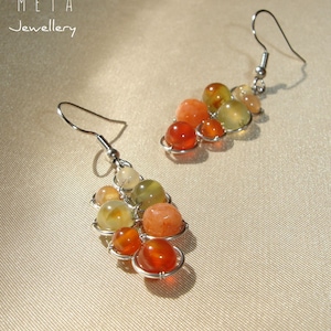 Meerkleurige herfst oorbellen, groen oranje oorbellen, cluster oorbellen, edelsteen sieraden, agaat carneool oorbellen, vrije vorm oorbellen, boho sieraden