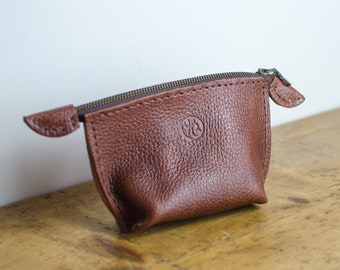 Estuche de maquillaje de cuero con cremallera - Estuche de maquillaje - Estuche de cuero - Hecho a mano en Gran Bretaña - Estuche pequeño y compacto