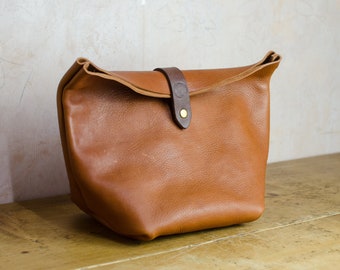 Leather Wash Bag, Toiletry Bag in Italian Leather, Make-Up Bag, Travel Bag, Leather Clutch , Dopp Kit, Handmade in Britain