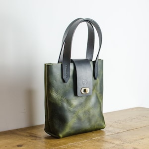 Handmade Italian Leather Handbag: Veg Tan Leather Handles