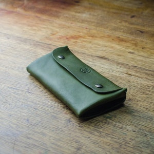 Monedero de cuero hecho a mano, bolso de cuero italiano en verde oliva, bolso de cuero para mujer hecho a mano en Gran Bretaña