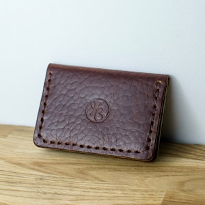 Cartera de cuero plegable - Cartera compacta para tarjetas en piel de bisonte - Tarjetero de cuero - Hecho a mano en Gran Bretaña