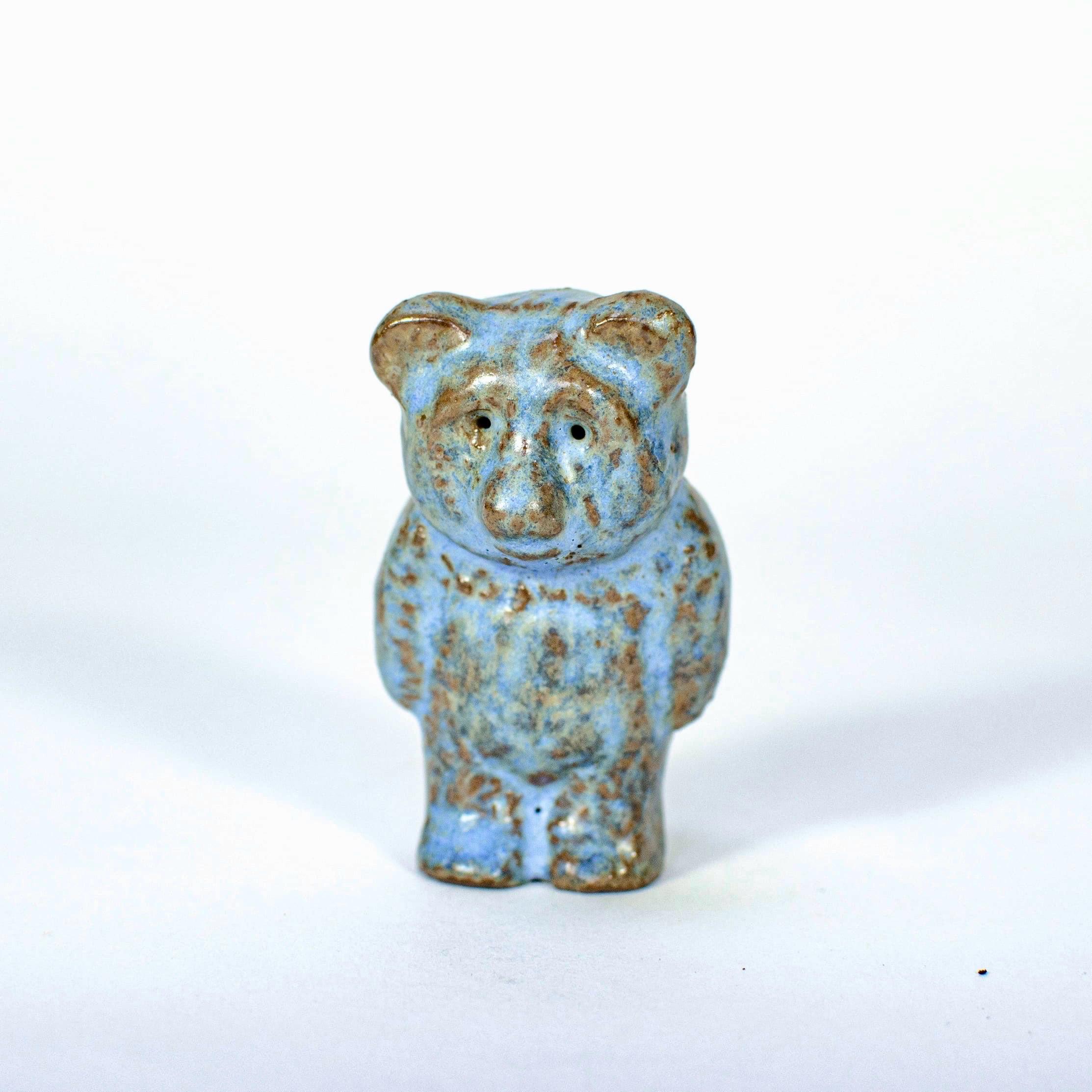 手作り陶器のクマの置物：コレクター向け陶芸アート、ブルーグレーズ
